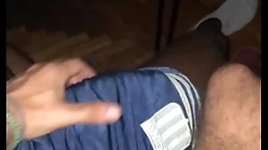 Pajeando al negro de nauseating pija en casa