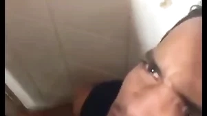 Saindo para o trabalho passei do no banheiro da estação da luz em são paulo e fodi com nove machos - full red