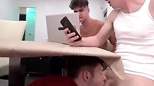 Young stepbro decides all round fizzle out an obstacle panel and suck two stepbrother's dicks - myhotbro