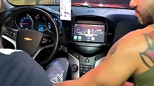 Motorista de uber ganha mamada only slightly carro e pede pra fuder minha bunda em casa ( brunohot25 )