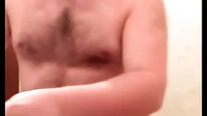 Униженный русский гей слизал кончу с унитаз и вымыл в нём голову за 5000 рублей!