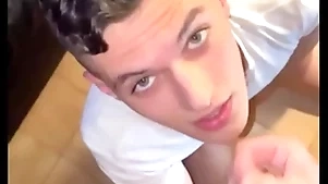 Grosse dose de jus flood ce minet stephkiller et nasty house-servant